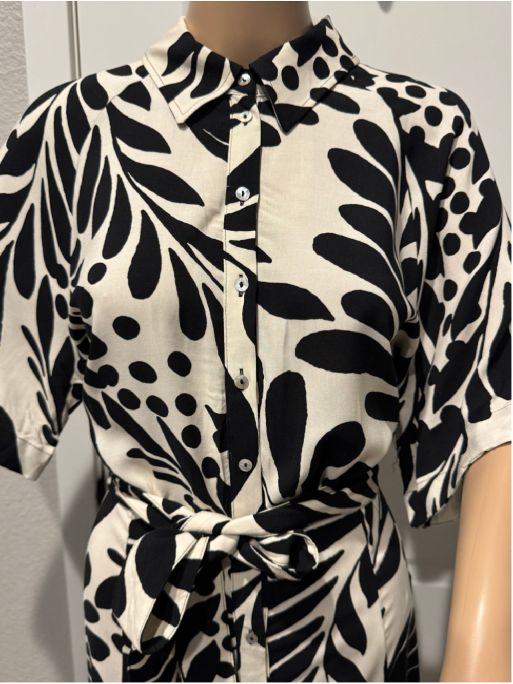 H&M Black and White Botanical Print Maxi Shirt Dress - Picture 2 of 11